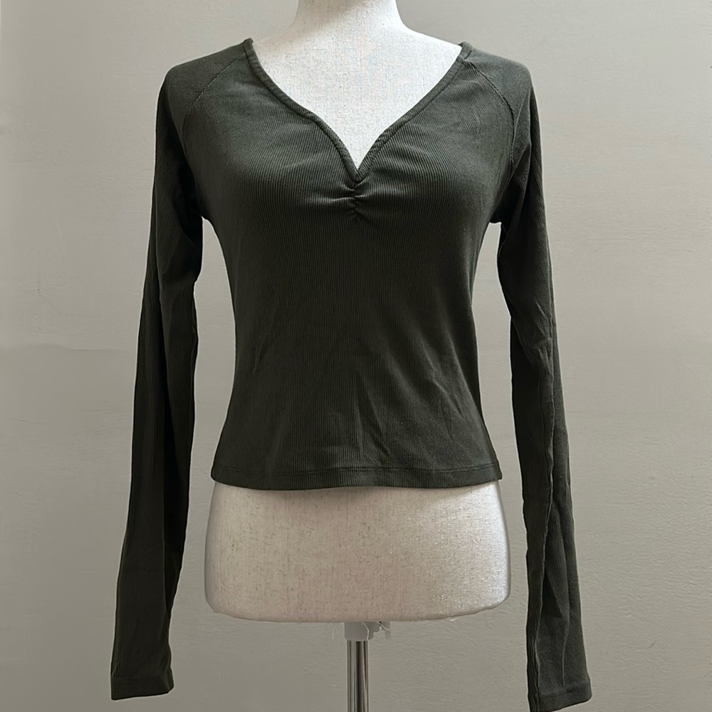 Abercrombie & Fitch v neck green long sleeve.
